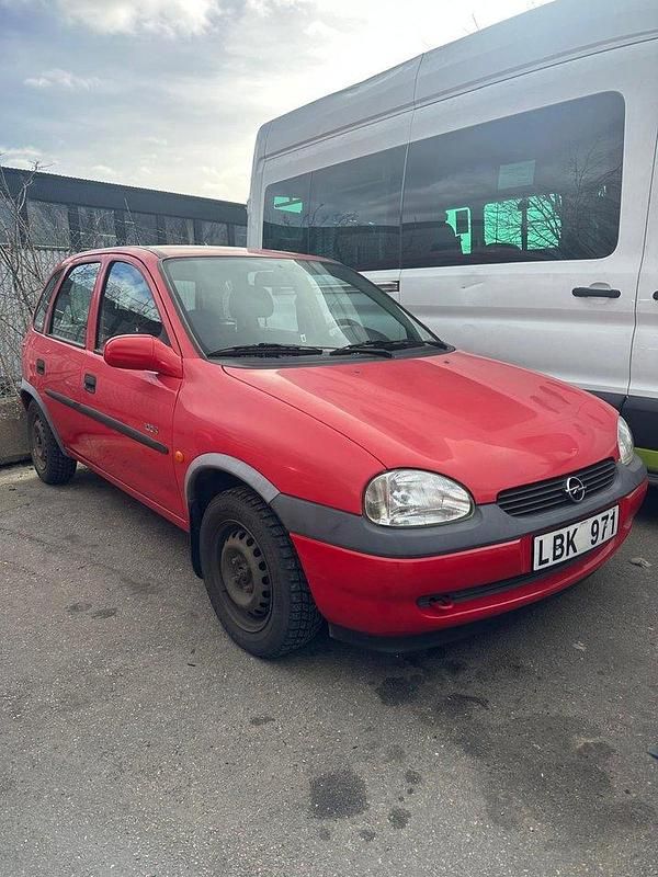 Röd Begagnad 2000 Opel Corsa Halvkombi | 12 000 kr - Bild 1/4