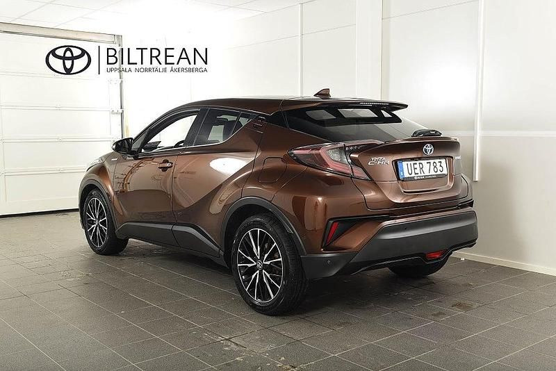 Begagnad Toyota C-HR Executive 122 HK (89 kW) 2017 Brun SUV