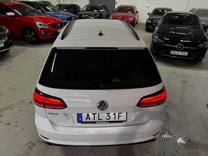 Begagnad VW Golf VIII R-line 150 HK (110 kW) 2019 Vit Kombi
