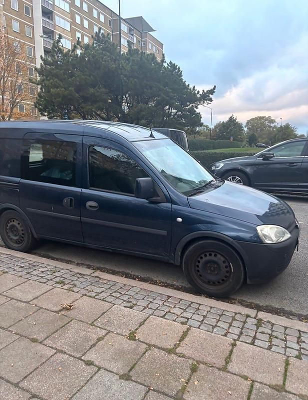Begagnad Opel Combo 94 HK (69 kW) 2011 Van