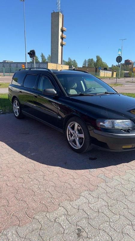 Svart Begagnad 2001 Volvo V70 Business Edition Kombi | 20 000 kr (Marknadspris) - Bild 1/2