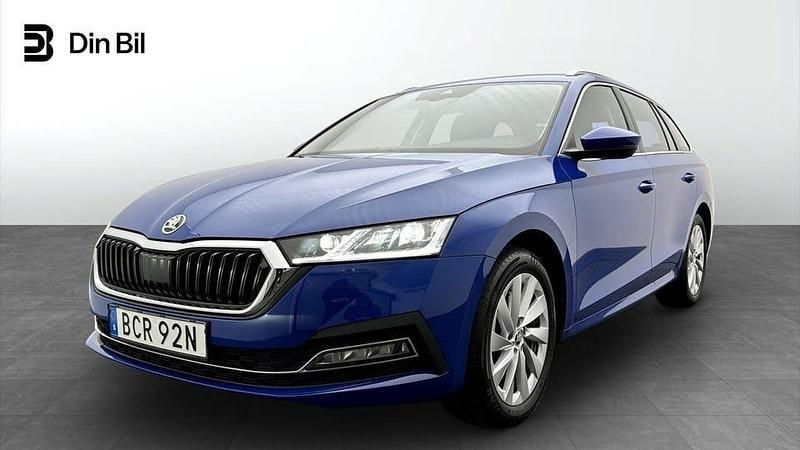 Blå Begagnad 2023 Skoda Octavia Style Kombi | 292 500 kr (Marknadspris) - Bild 1/4