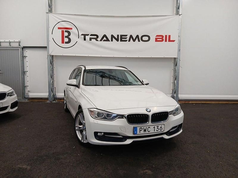 Vit Begagnad 2015 BMW 318 Sport Line Kombi | 139 900 kr (Marknadspris) - Bild 1/4