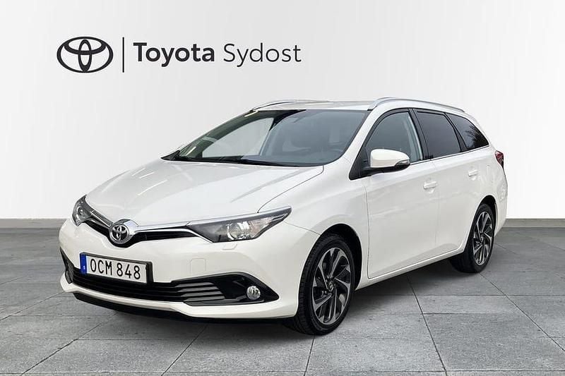 Vit Begagnad 2016 Toyota Auris Touring Sports Active Kombi | 159 000 kr (Marknadspris) - Bild 1/3