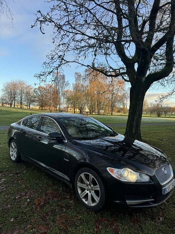 Svart Begagnad 2010 Jaguar XF Sedan | 50 000 kr (Dyr) - Bild 1/4