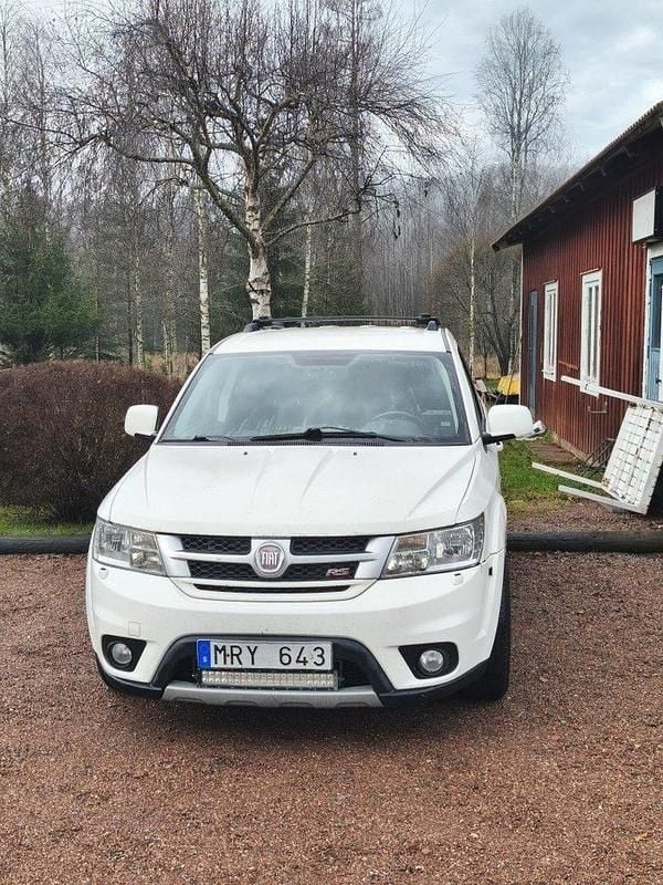Vit Begagnad 2012 Fiat Freemont Urban SUV | 65 000 kr (Marknadspris) - Bild 1/4