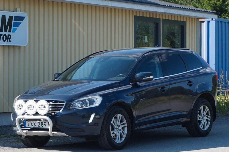 Blå Begagnad 2015 Volvo XC60 Momentum SUV | 158 000 kr (Marknadspris) - Bild 1/4