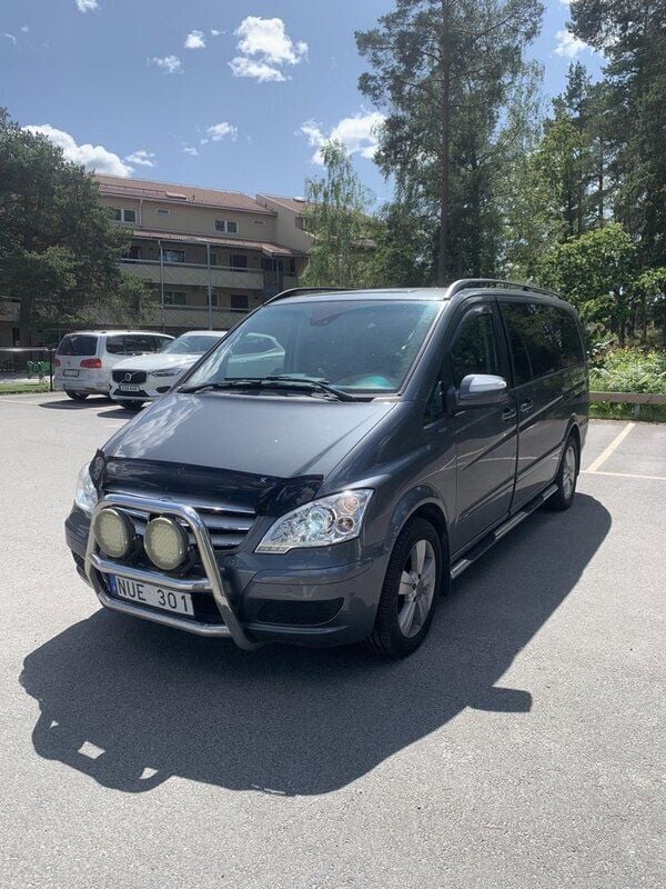 Grå Begagnad 2012 Mercedes Viano Minibuss | 164 900 kr (Superpris) - Bild 1/4
