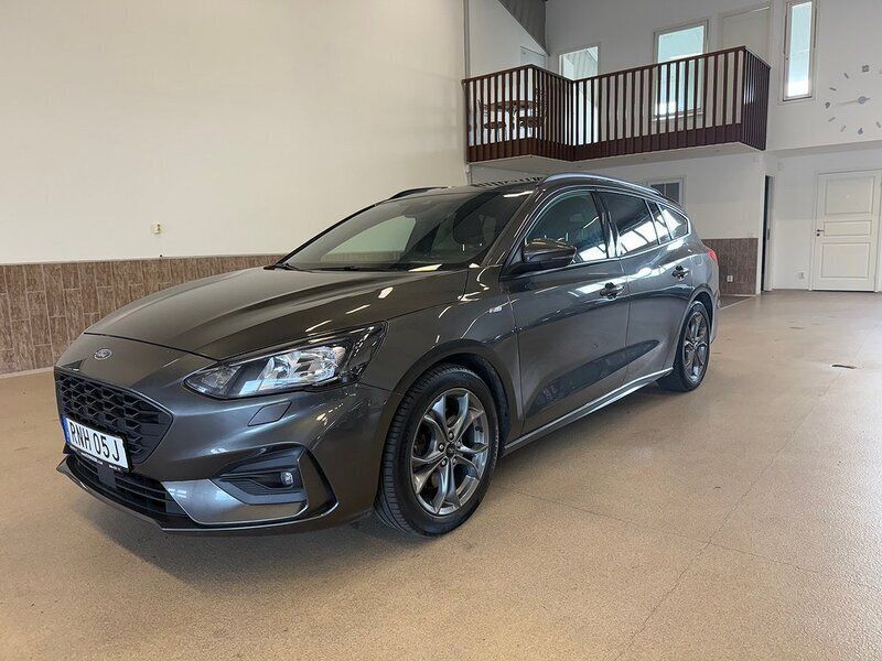 Grå (magnetic) Begagnad 2019 Ford Focus ST-Line Kombi | 149 900 kr (Marknadspris) - Bild 1/4