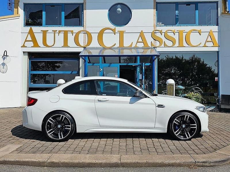 Vit Begagnad 2016 BMW M2 Sportkupé | 459 000 kr (Lite dyr) - Bild 1/4