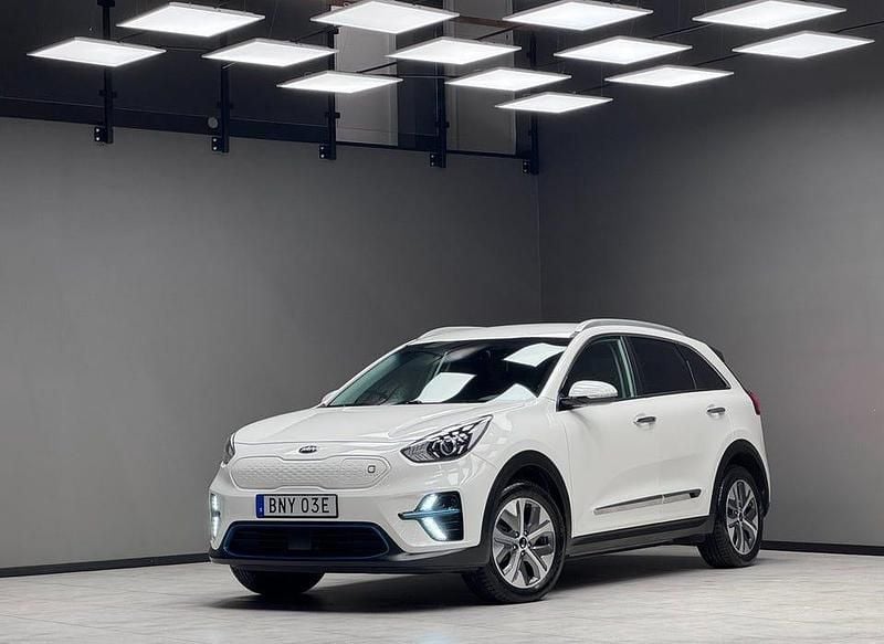 Vit Begagnad 2021 Kia e-Niro Advance SUV | 239 900 kr (Bra pris) - Bild 1/3