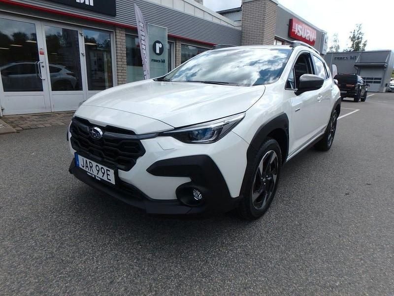 Vit (vitpärlemometallic) Begagnad 2023 Subaru Crosstrek SUV | 369 000 kr (Marknadspris) - Bild 1/4