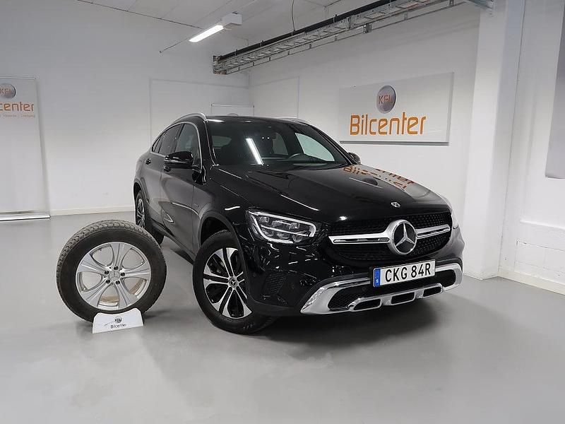 Svart Begagnad 2020 Mercedes GLC300 Sportkupé | 459 900 kr - Bild 1/4