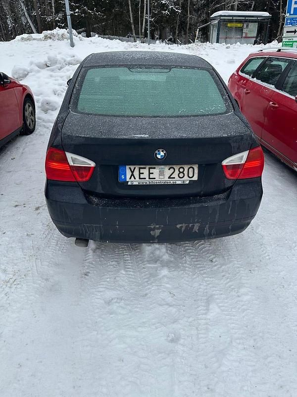 Begagnad BMW 318 129 HK (94 kW) 2006 Sedan