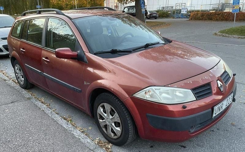 Röd Begagnad 2004 Renault Mégane GrandTour Kombi | 16 500 kr (Bra pris) - Bild 1/4