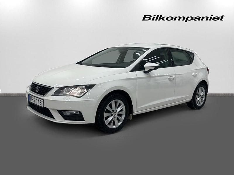 Vit Begagnad 2018 Seat Leon Style Halvkombi | 159 900 kr (Marknadspris) - Bild 1/4