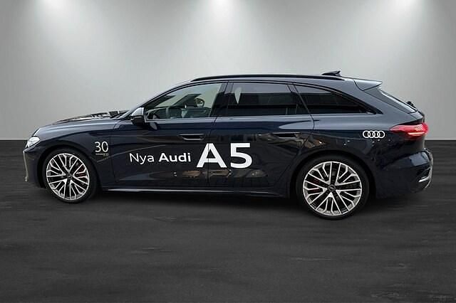 Firmamentblå metallic Begagnad 2024 Audi A5 S-Line Sportkupé | 833 620 kr - Bild 1/3