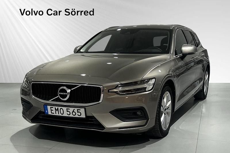 Grå Begagnad 2020 Volvo V60 Momentum Kombi | 299 900 kr (Bra pris) - Bild 1/3