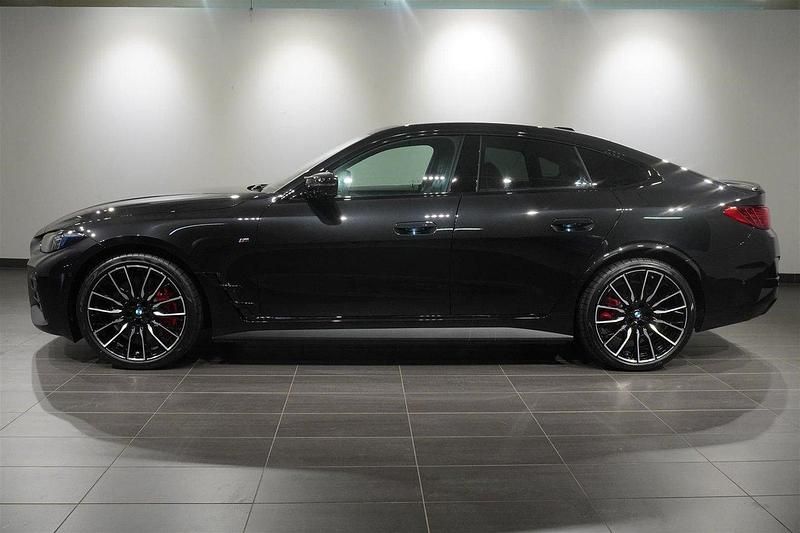 Begagnad BMW i4 Efficient Dynamics 442 kW (601 HK) 2024 Svart (safirsvart metallic) Sedan