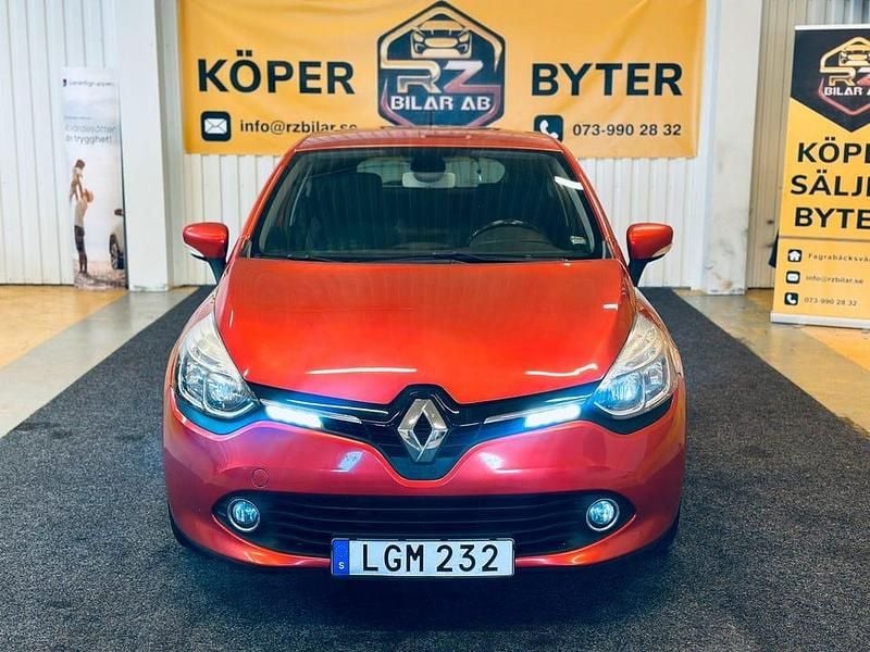 Begagnad Renault Clio IV 90 HK (66 kW) 2015 Röd Halvkombi