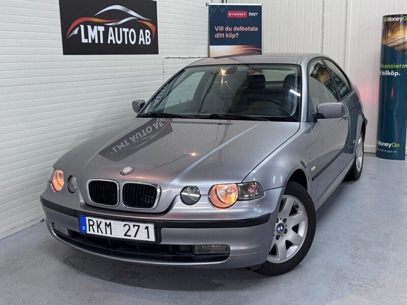 Grå Begagnad 2003 BMW 318 Compact Advantage Halvkombi | 34 900 kr (Marknadspris) - Bild 1/4