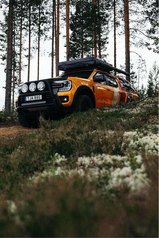 Orange Begagnad 2023 Ford Ranger Wildtrack Pickup | 690 000 kr - Bild 1/4