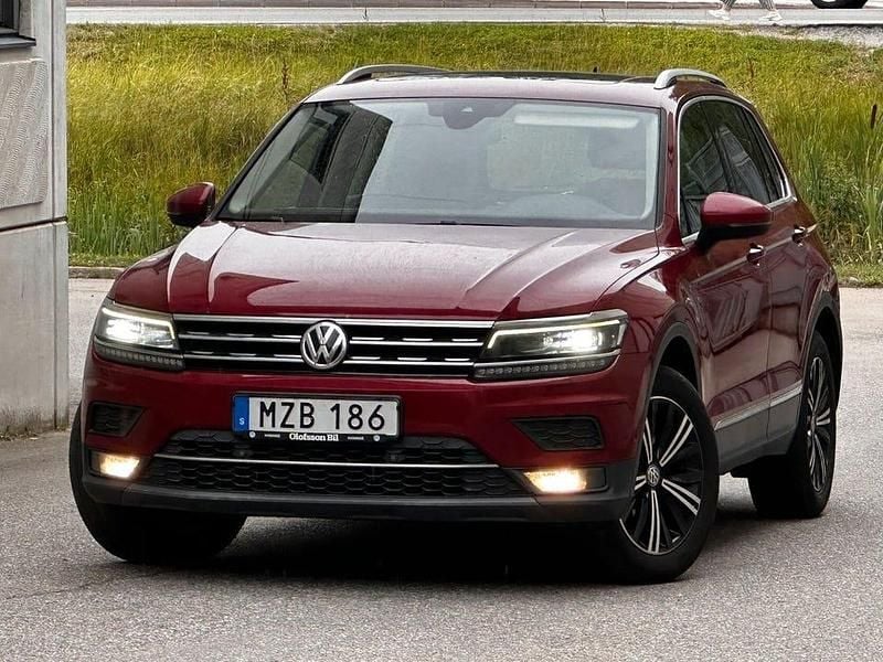 Mörkröd Begagnad 2018 VW Tiguan GT SUV | 169 900 kr (Marknadspris) - Bild 1/4