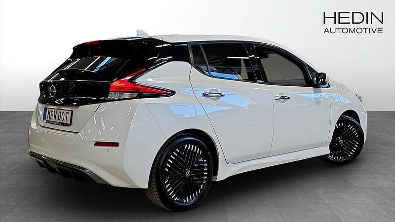 Begagnad Nissan Leaf N-Connecta 108 kW (147 HK) 2023 Vit Halvkombi