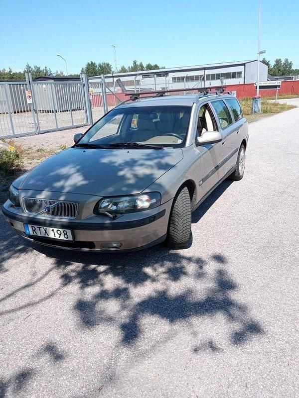 Brun Begagnad 2001 Volvo V70 Kombi | 29 500 kr (Dyr) - Bild 1/4