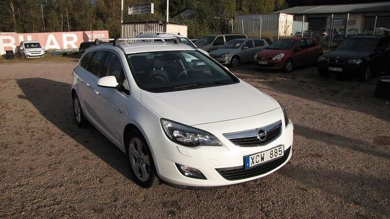 Vit Begagnad 2010 Opel Astra Enjoy Kombi | 59 000 kr (Marknadspris) - Bild 1/4