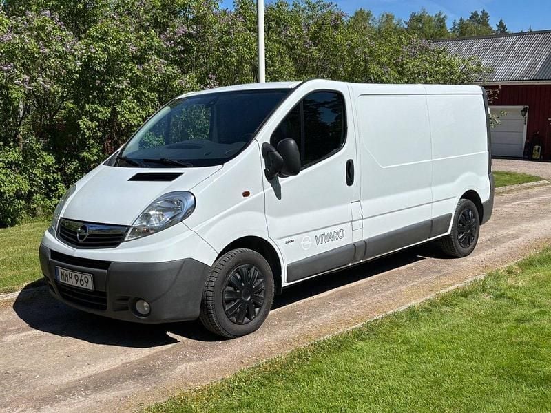 Vit Begagnad 2014 Opel Vivaro Van | 99 700 kr (Marknadspris) - Bild 1/4