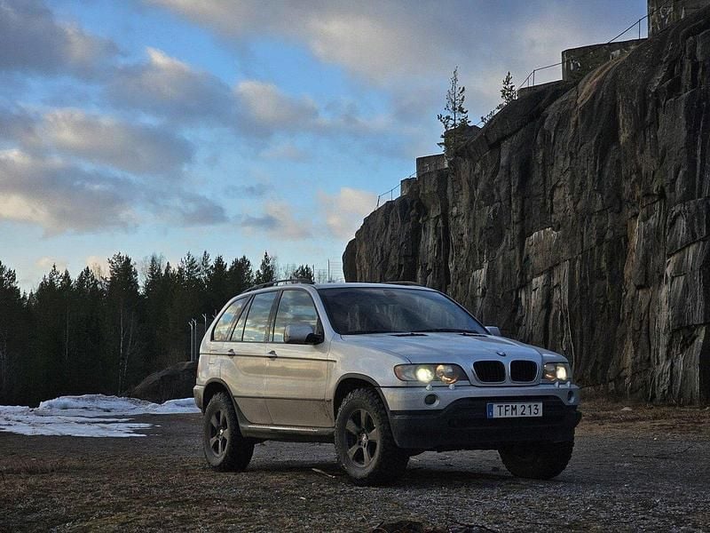 Grå Begagnad 2002 BMW X5 Sport Line SUV | 35 000 kr - Bild 1/4