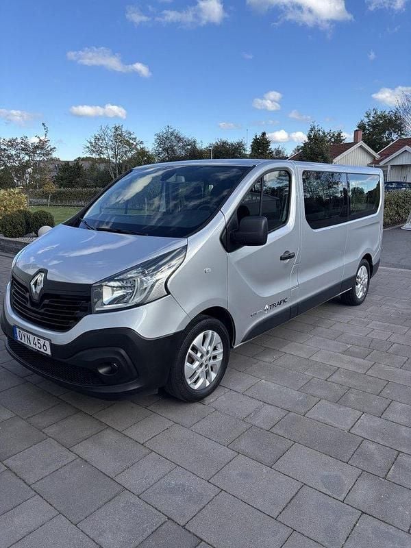 Silver Begagnad 2016 Renault Trafic Van | 169 000 kr - Bild 1/4