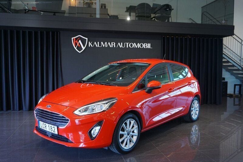 Röd Begagnad 2018 Ford Fiesta Titanium Halvkombi | 99 900 kr (Marknadspris) - Bild 1/4