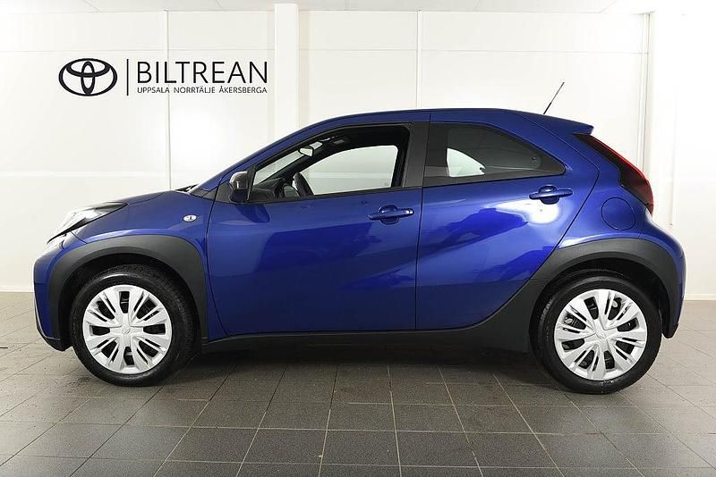 Begagnad Toyota Aygo X Play 72 HK (52 kW) 2024 Blå SUV