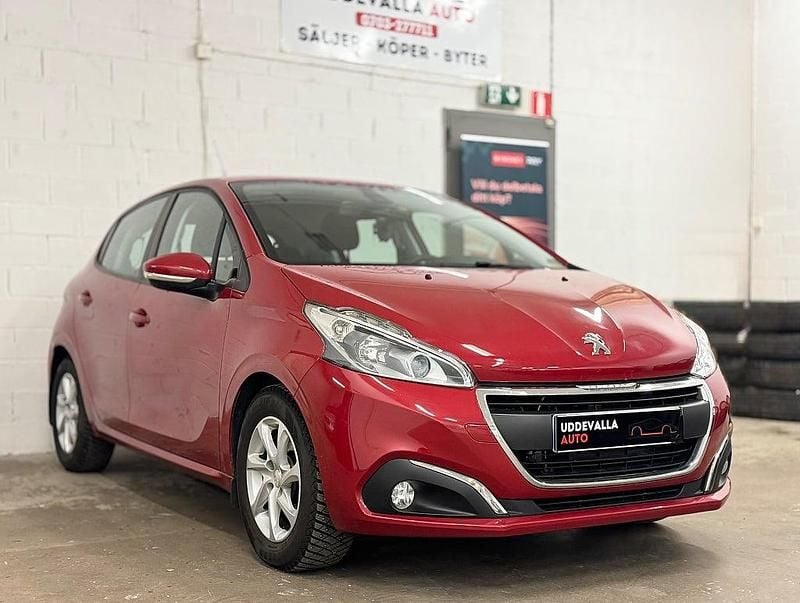 Röd Begagnad 2015 Peugeot 208 Halvkombi | 94 900 kr (Marknadspris) - Bild 1/4