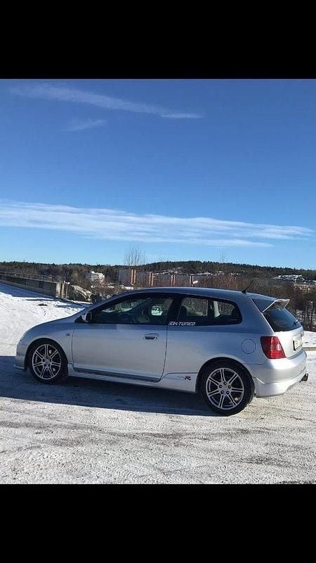 Silver Begagnad 2003 Honda Civic Type R Halvkombi | 72 900 kr (Marknadspris) - Bild 1/3