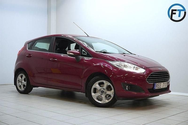 Röd Begagnad 2013 Ford Fiesta Titanium | 46 800 kr (Marknadspris) - Bild 1/4