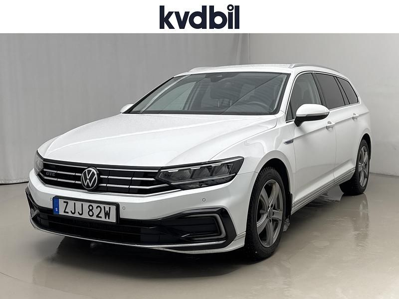 Vit Begagnad 2022 VW Passat GTE | 189 000 kr (Superpris) - Bild 1/3
