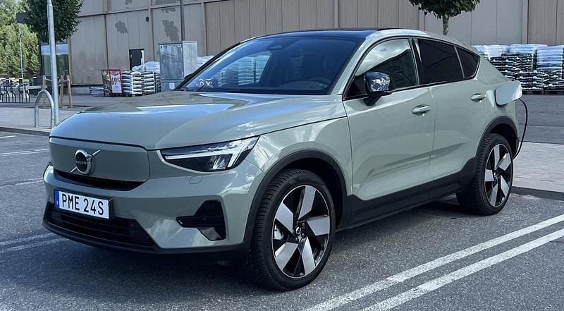 Grön Begagnad 2023 Volvo EC40 Core SUV | 340 000 kr (Superpris) - Bild 1/4