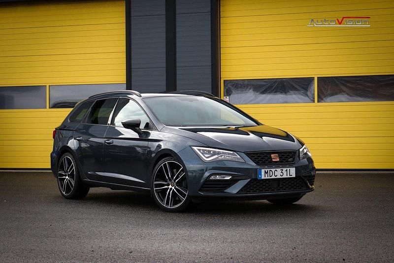 Mörkgrå Begagnad 2019 Cupra Leon Kombi | 249 900 kr (Marknadspris) - Bild 1/4
