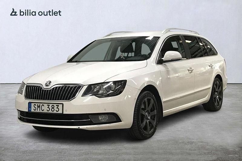 Vit Begagnad 2014 Skoda Superb Kombi | 79 900 kr (Superpris) - Bild 1/4