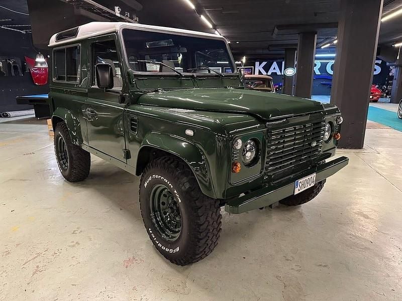 Begagnad Land Rover Defender 122 HK (89 kW) 2001 Grön Kombi