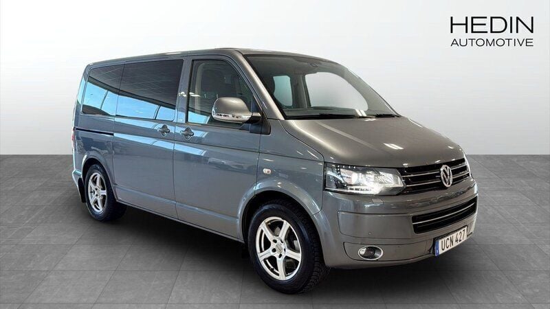 Grå Begagnad 2015 VW Multivan Minibuss | 169 900 kr (Superpris) - Bild 1/4