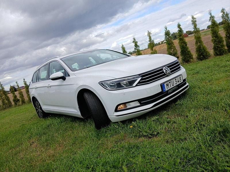 Vit Begagnad 2019 VW Passat Kombi | 85 000 kr - Bild 1/4