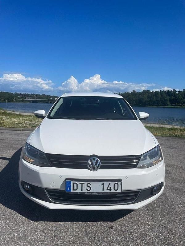Vit Begagnad 2011 VW Jetta GT Sedan | 67 000 kr (Marknadspris) - Bild 1/4