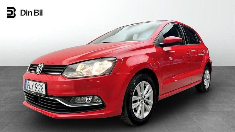 Röd Begagnad 2017 VW Polo Comfortline Halvkombi | 119 900 kr (Marknadspris) - Bild 1/4