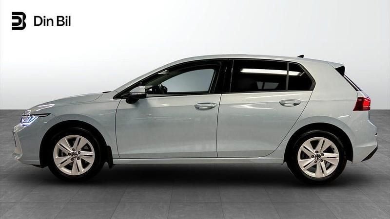 Begagnad VW Golf VIII Life 150 HK (110 kW) 2025 Blå Kombi