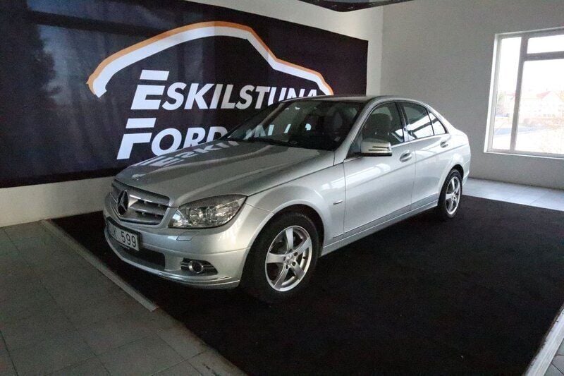 Silver Begagnad 2008 Mercedes C220 Avantgarde Sedan | 129 900 kr (Dyr) - Bild 1/4
