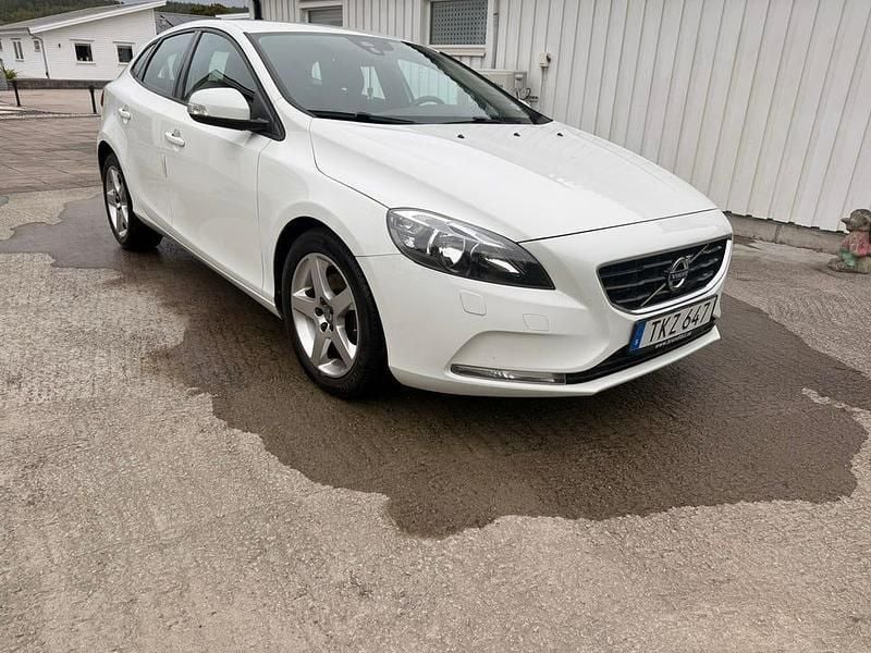 Begagnad 2016 Volvo V40 Halvkombi | 105 000 kr (Bra pris) - Bild 1/4